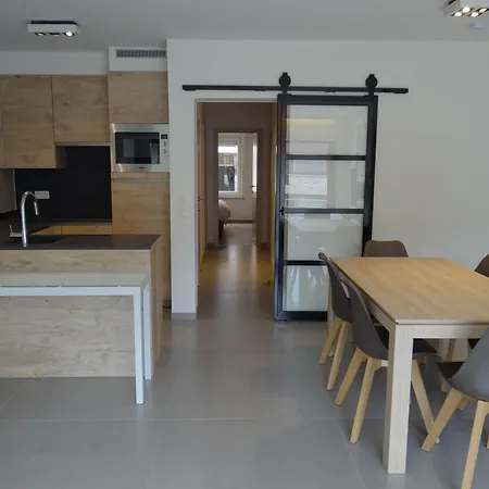 Apartment In Near The Beach, Cleaning Included