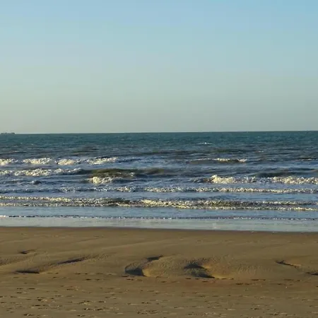 In Near The Beach, Cleaning Included Apartment *